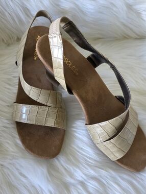 AEROSOLES Tan Croc-Embossed Slingback Sandals Size 10